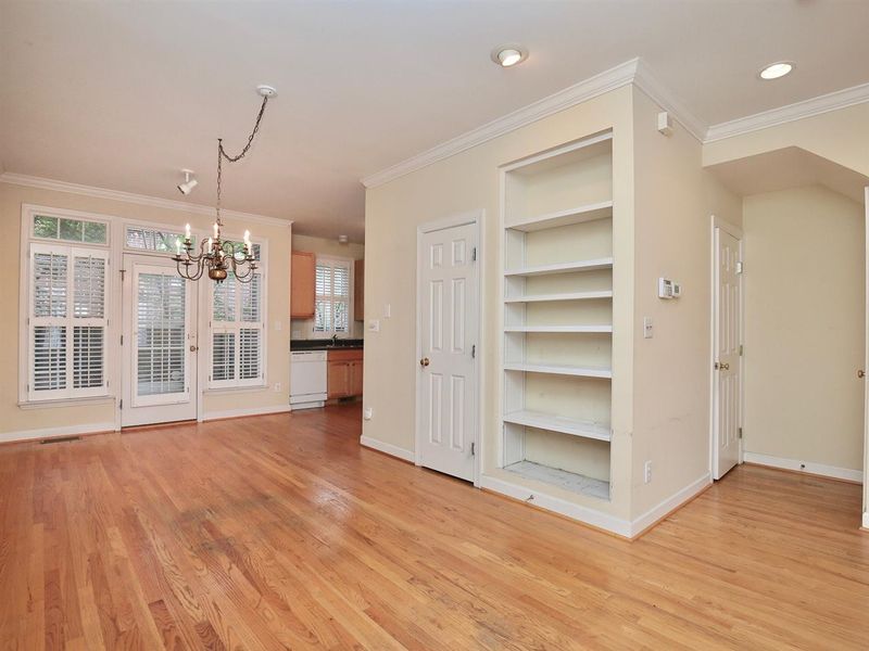 113 Hatfield Ln, Raleigh, NC 27603