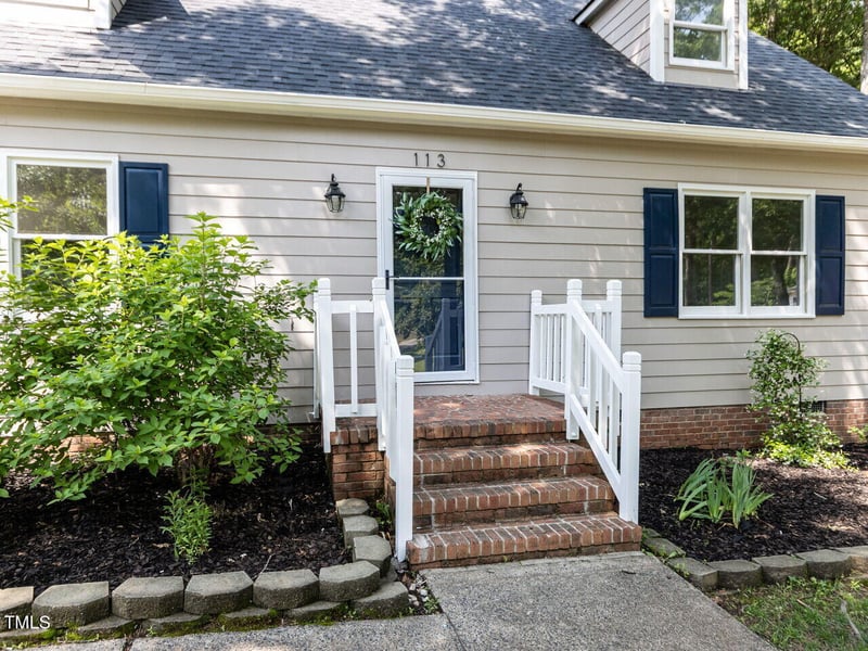 113 Honeysuckle Ln, Durham, NC 27703