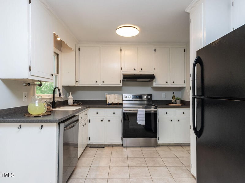 113 Honeysuckle Ln, Durham, NC 27703