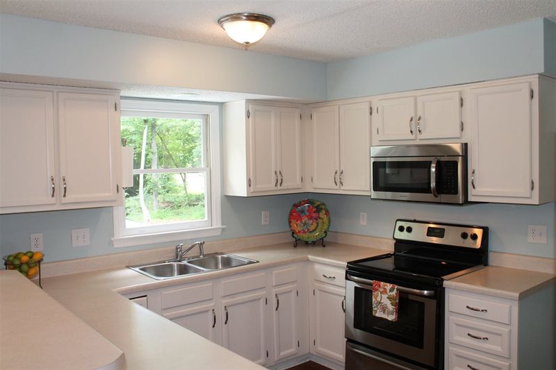 113 Jodhpur Dr, Cary, NC 27513
