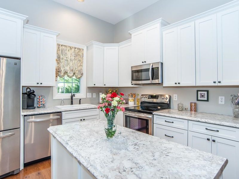 113 Lake Hickory Ct, Cary, NC 27519