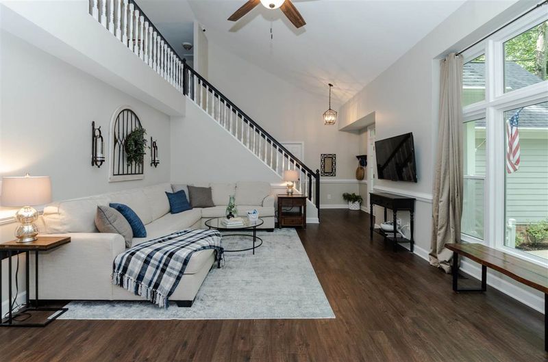 113 E Laurenbrook Ct, Cary, NC 27518