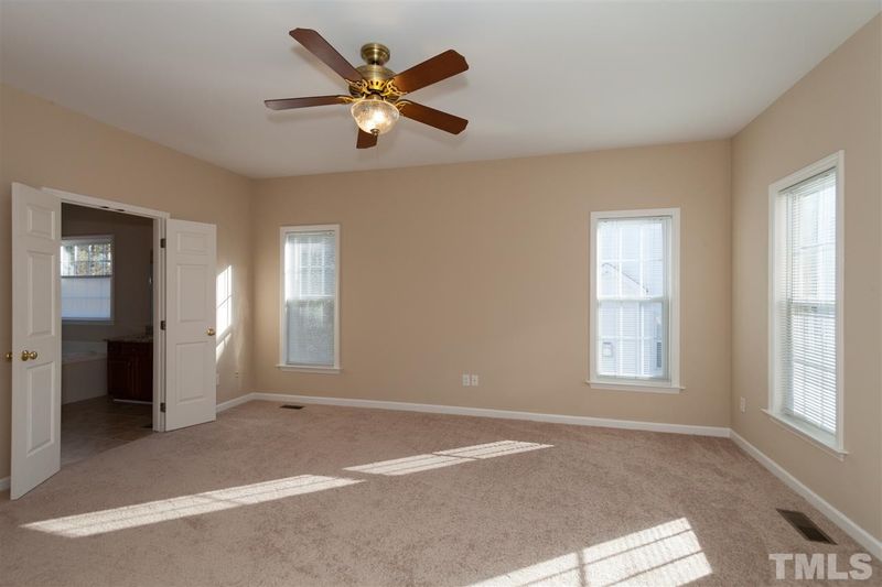 113 Moravia Ln, Cary, NC 27513