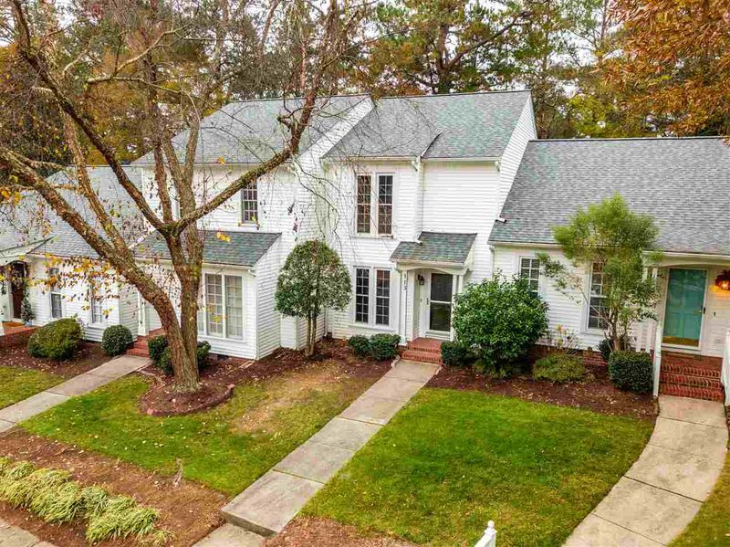 113 Planetree Ln, Cary, NC 27511