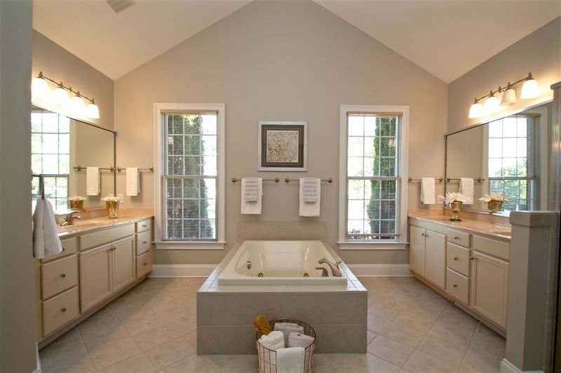 11309 Empire Lakes Dr, Raleigh, NC 27617