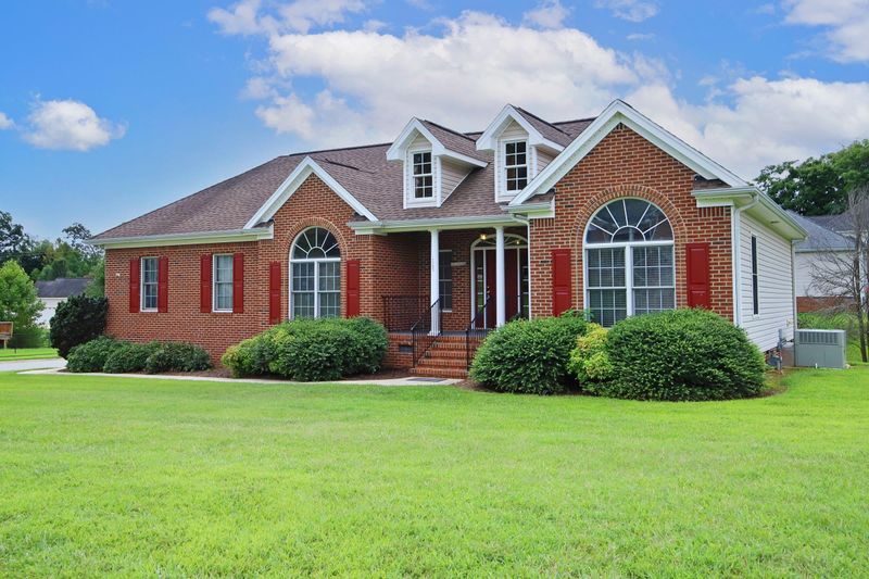 1131 Castle Dr, Graham, NC 27253
