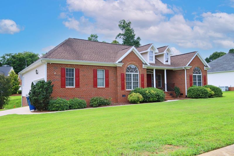 1131 Castle Dr, Graham, NC 27253