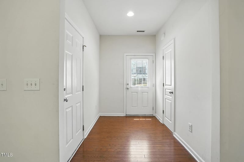 1131 Kingston Grove Dr, Cary, NC 27519