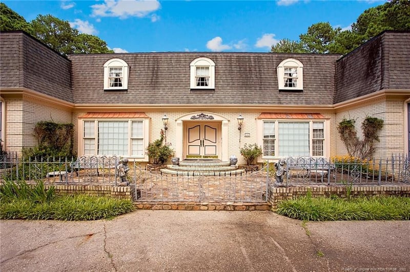1131 Offshore Dr, Fayetteville, NC 28305