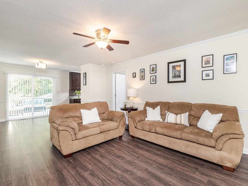 1132 Robinfield Dr, Raleigh, NC 27603