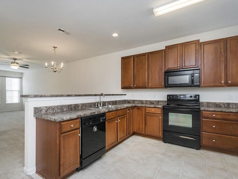 1135 Kelso Ln, Burlington, NC 27215
