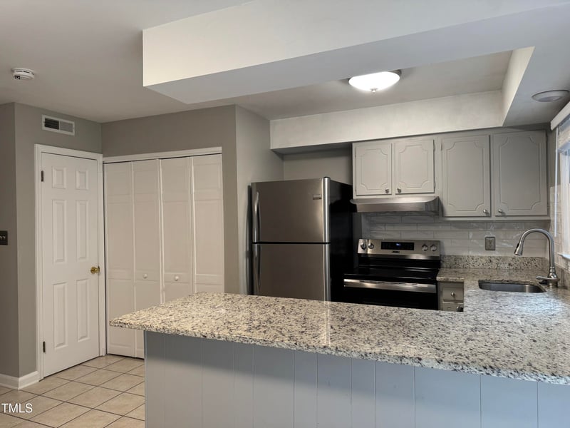 1136 Nottingham Cir, Cary, NC 27511