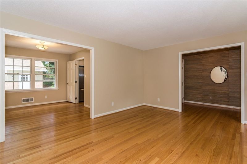 1136 Sturdivant Dr, Cary, NC 27511