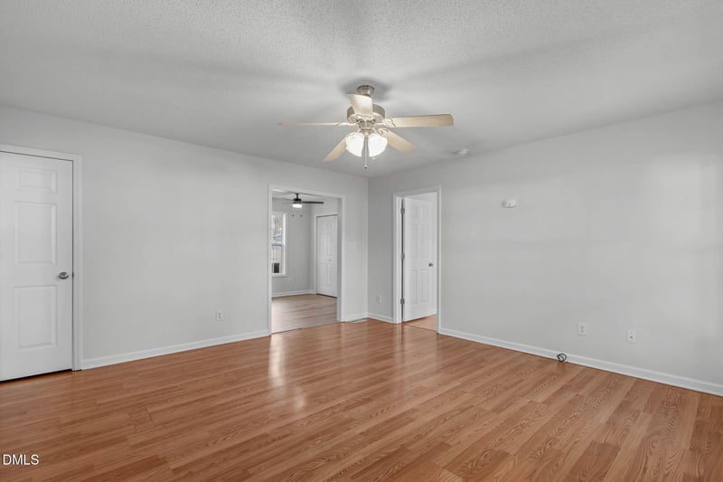 1137 Grovewood Dr, Clayton, NC 27520