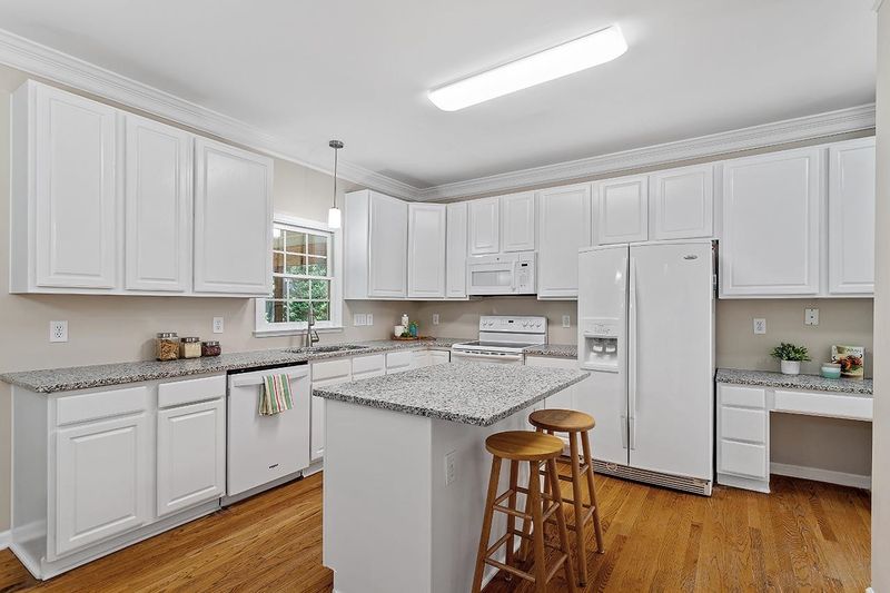 114 Ashwyn Ct, Cary, NC 27518