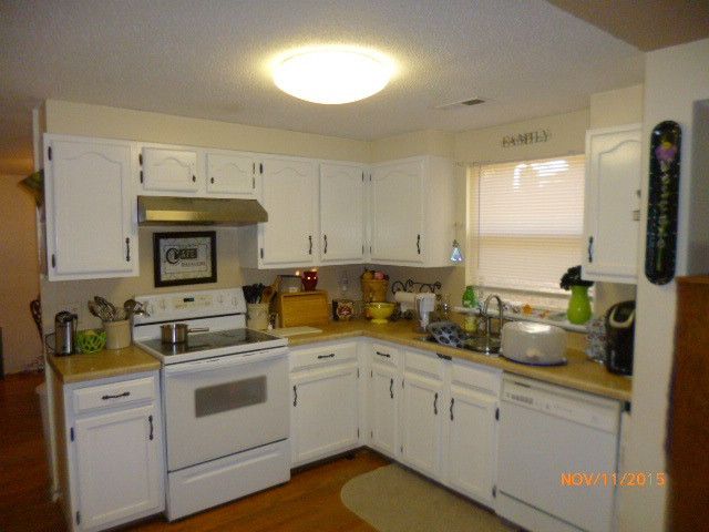 114 Chevis Dr, Cary, NC 27513