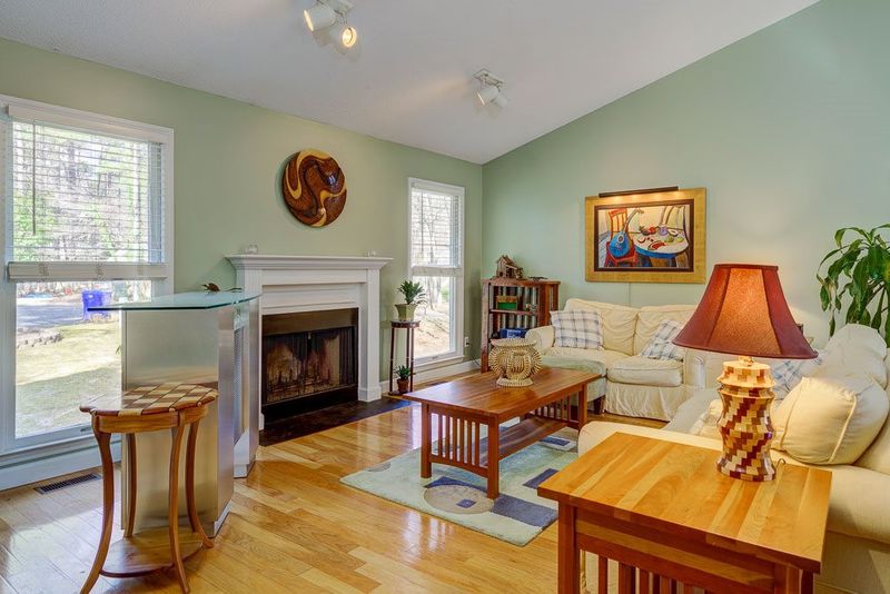 114 Hampton Ct, Chapel Hill, NC 27514