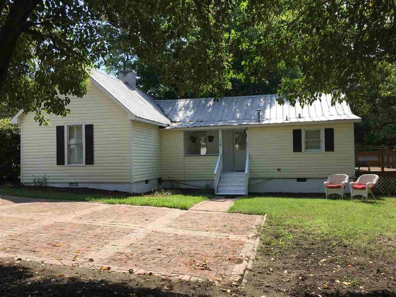 114 N Hughes St, Apex, NC 27502