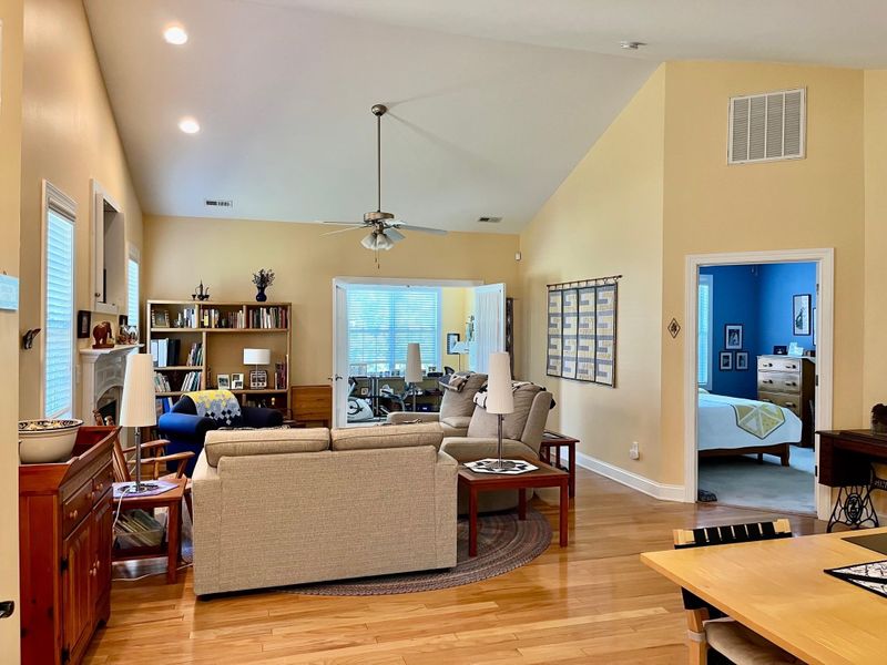 114 Kestrel Ct, Mebane, NC 27302