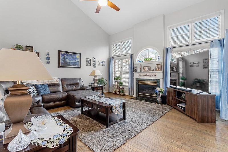 114 Lake Hickory Ct, Cary, NC 27519