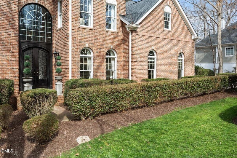 114 Large Oaks Dr, Cary, NC 27518