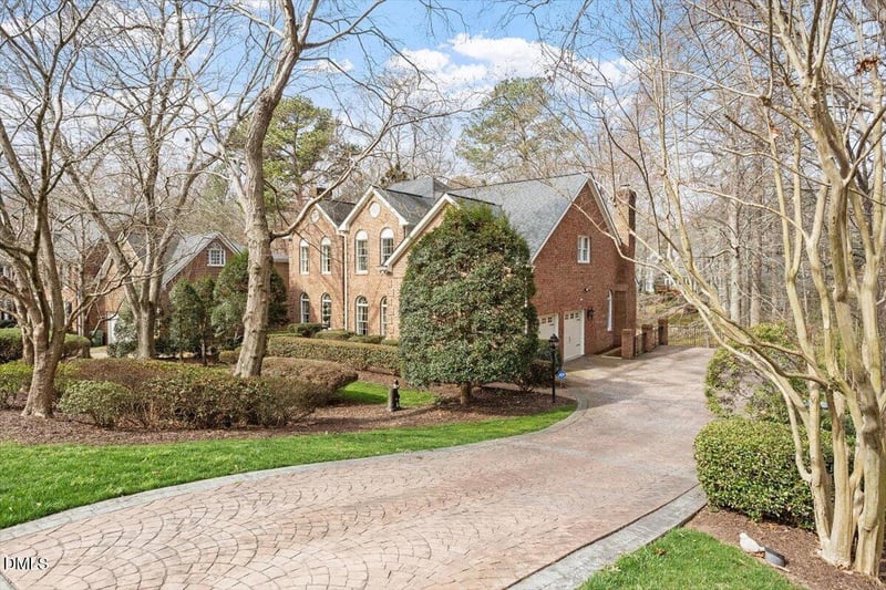 114 Large Oaks Dr, Cary, NC 27518