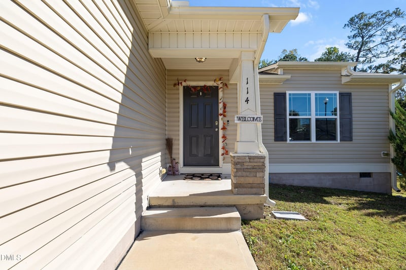 114 Larksdale Cv, Benson, NC 27504