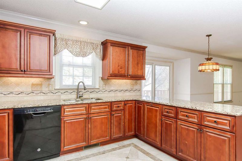 114 Sequoia Ct, Cary, NC 27513