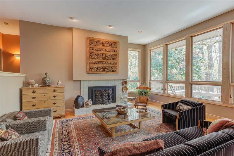 114 Stoneridge Dr, Chapel Hill, NC 27514