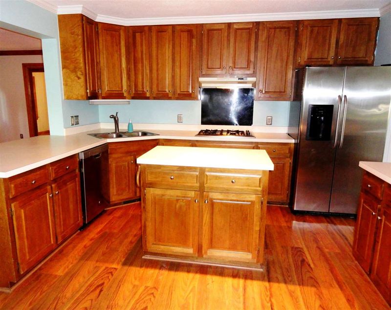114 Vicksburg Dr, Cary, NC 27513