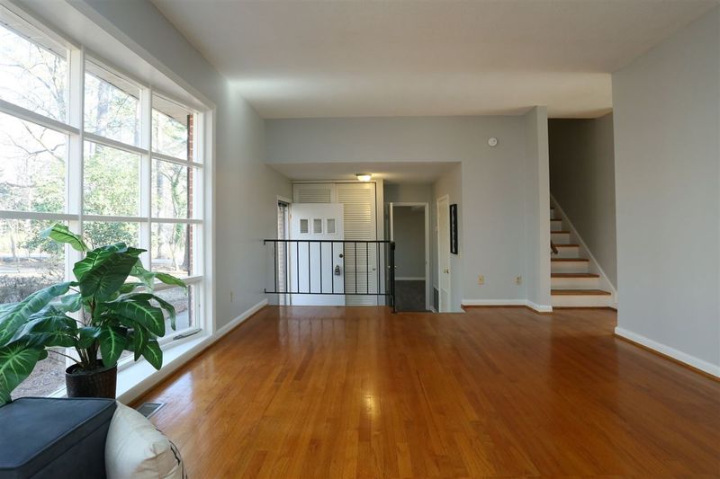 114 Virginia Dr, Chapel Hill, NC 27514