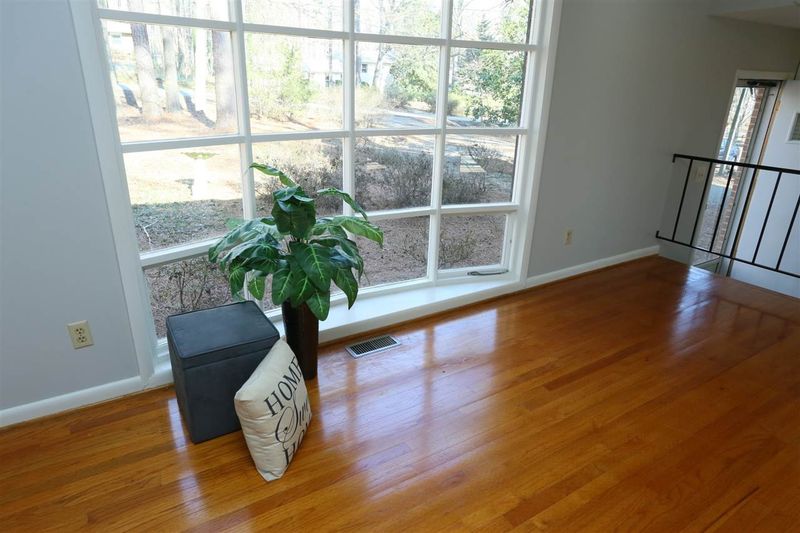 114 Virginia Dr, Chapel Hill, NC 27514