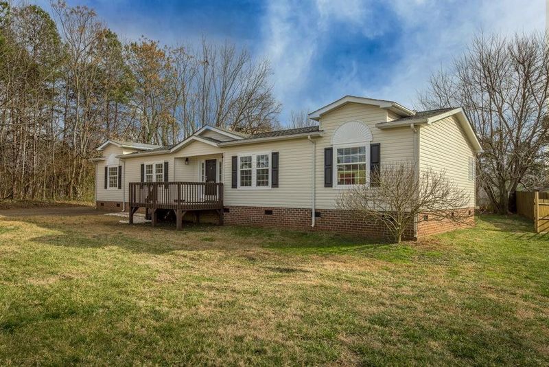 1140 W Holt St, Mebane, NC 27302