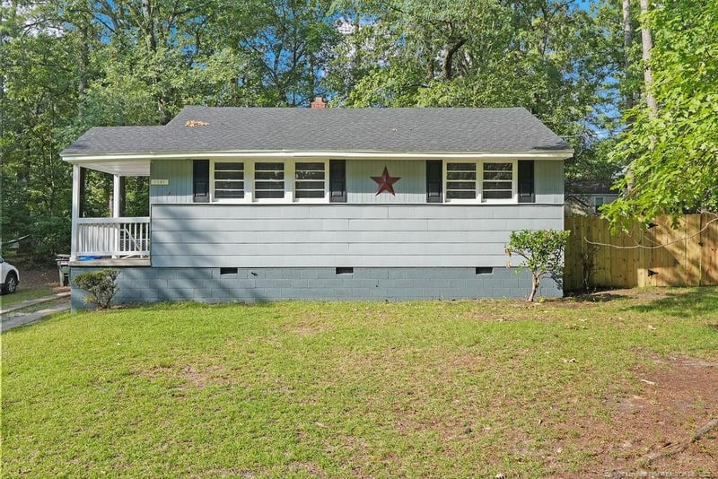 1141 Acorn St, Fayetteville, NC 28303
