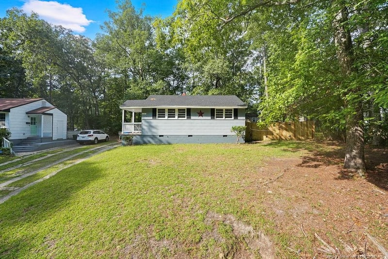 1141 Acorn St, Fayetteville, NC 28303