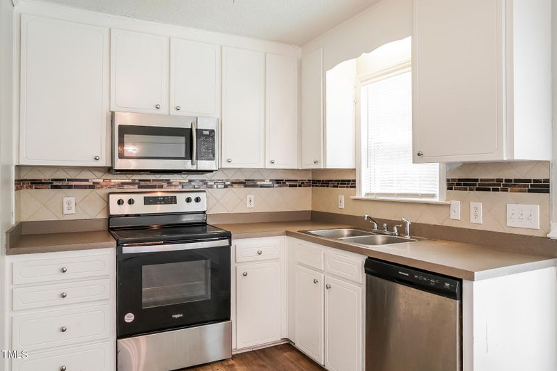 1141 Grovewood Dr, Clayton, NC 27520