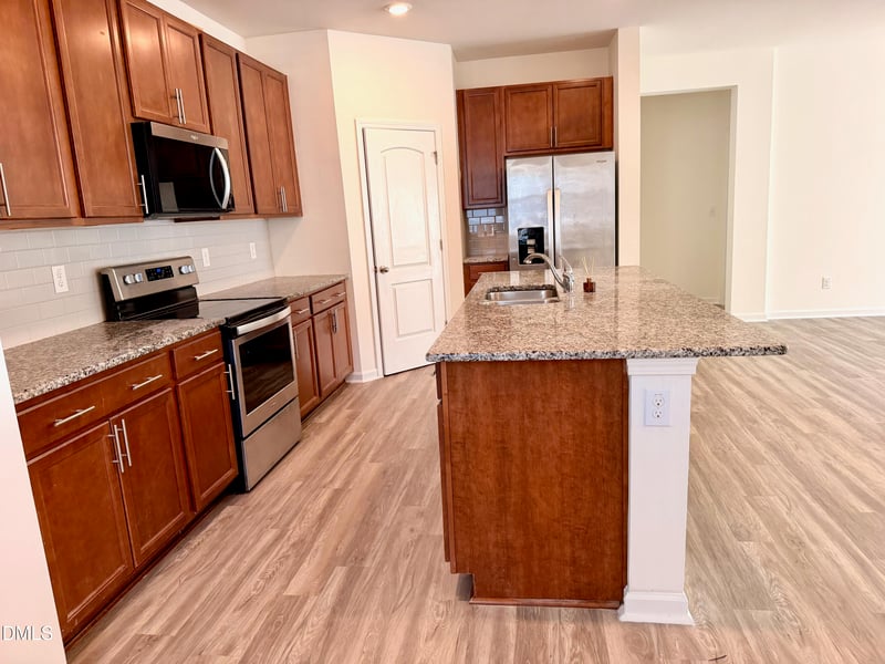 1141 Noor Ln, Fuquay Varina, NC 27526
