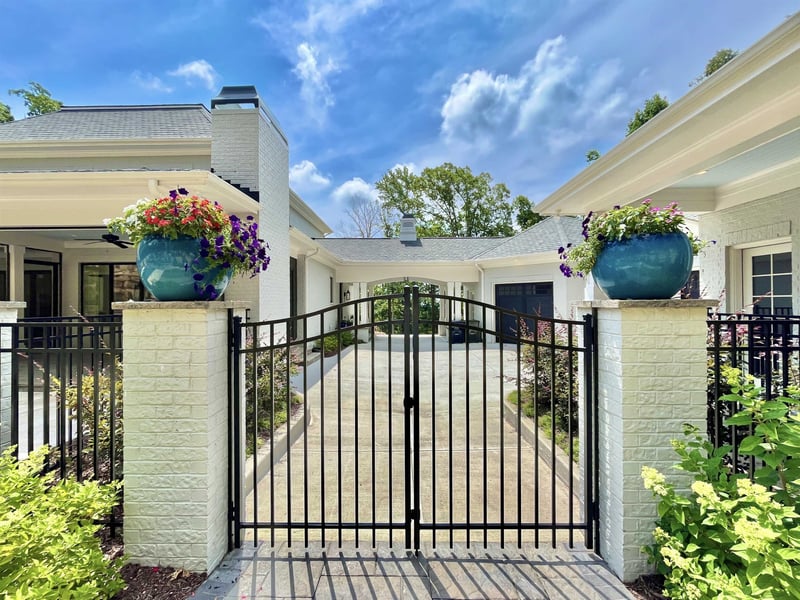 11412 Governors Dr, Chapel Hill, NC 27517