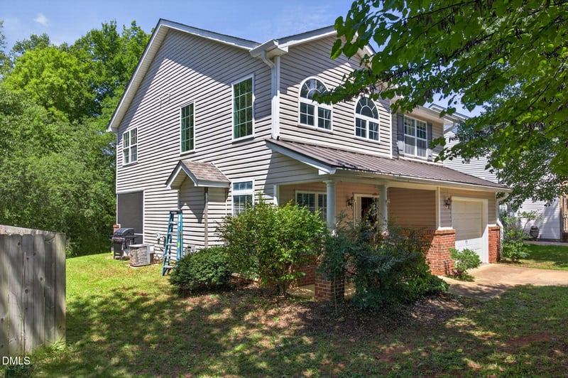 1145 Briarwood Dr, Mebane, NC 27302
