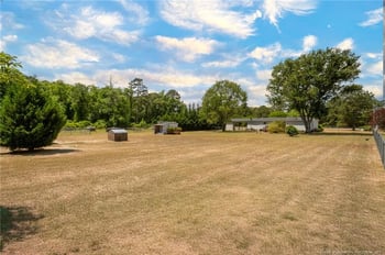 1146 White Plains Dr, Fayetteville, NC 28312