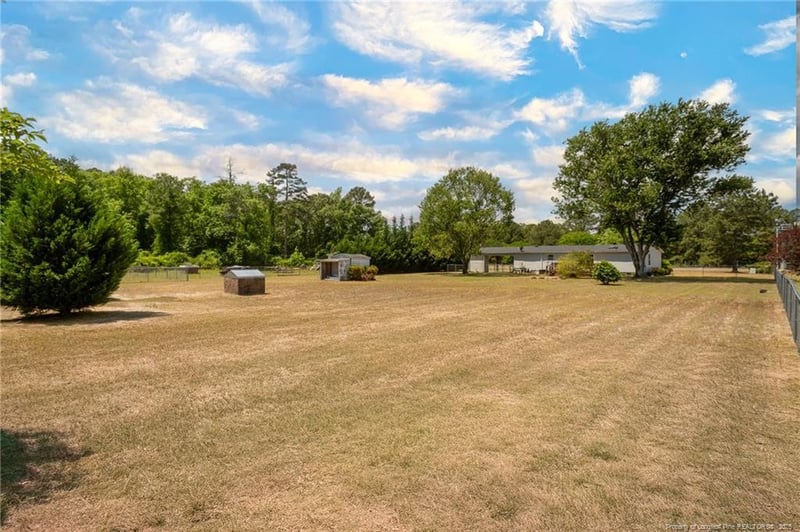 1146 White Plains Dr, Fayetteville, NC 28312
