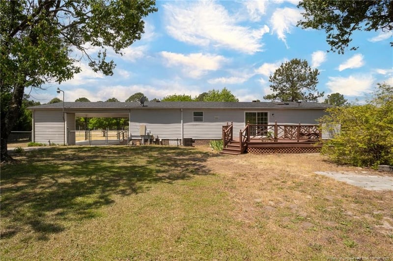 1146 White Plains Dr, Fayetteville, NC 28312