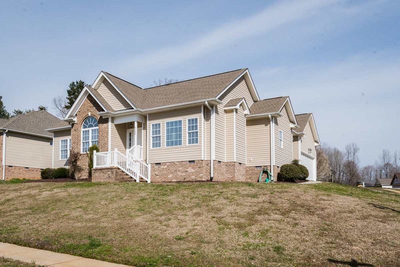 1148 Castle Dr, Graham, NC 27253