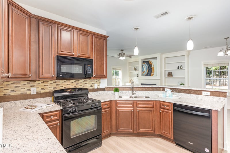 1148 Dexter Ridge Dr, Holly Springs, NC 27540