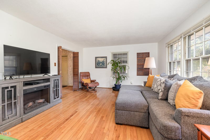 1148 Sturdivant Dr, Cary, NC 27511