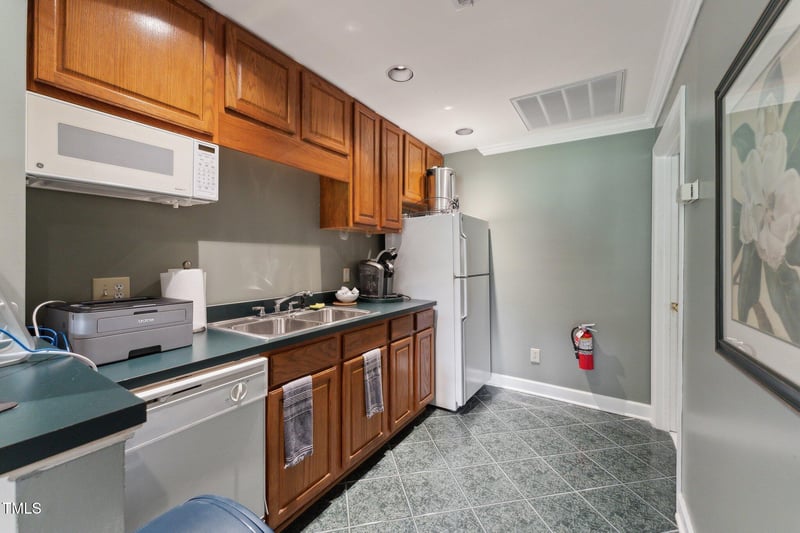 11483 Club Dr, Chapel Hill, NC 27517