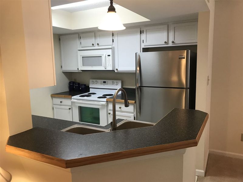 115 Abingdon Ct #1B, Cary, NC 27513