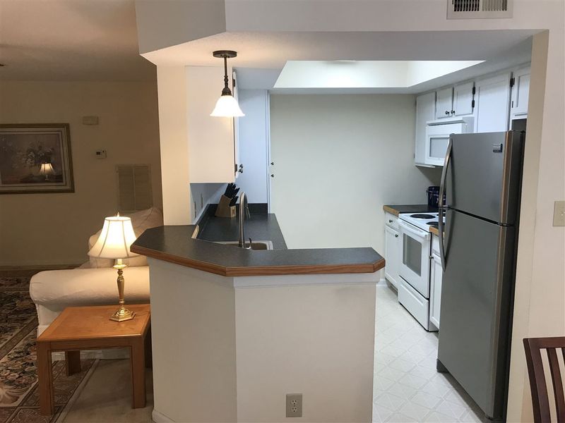 115 Abingdon Ct #1B, Cary, NC 27513
