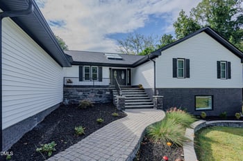 115 Coachlight Trl, Burlington, NC 27215