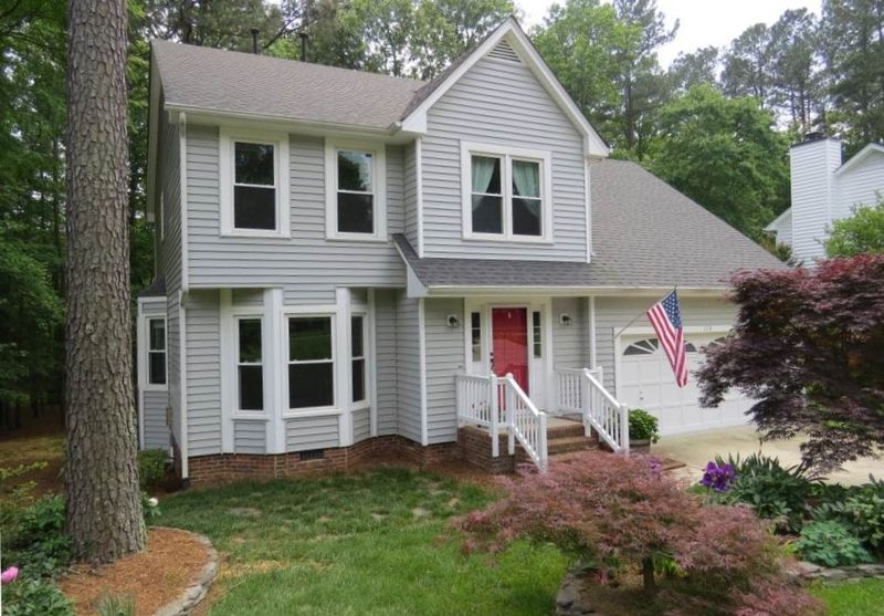 115 Heathridge Ln, Cary, NC 27513